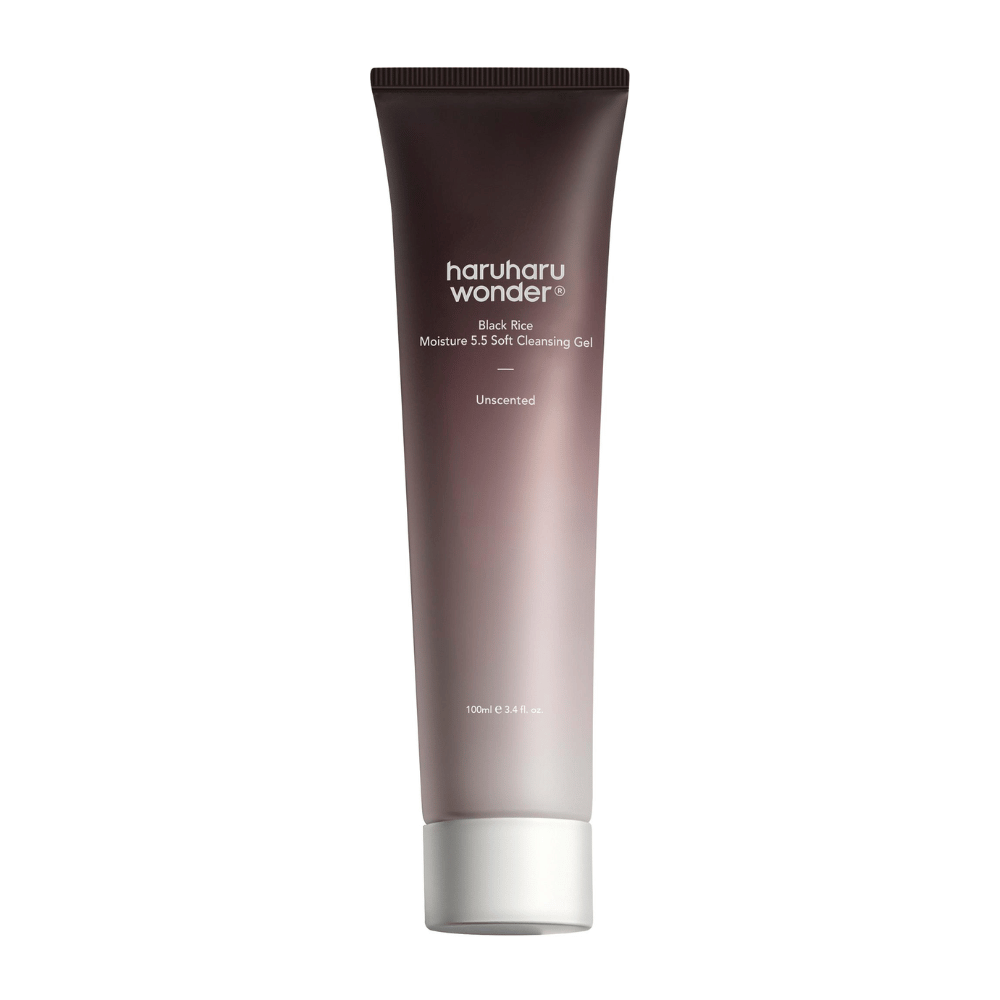 En tube Haruharu Wonder Black Rice Moisture 5.5 Soft Cleansing Gel 100ml på hvit bakgrunn med skånsomme rengjøringsegenskaper.