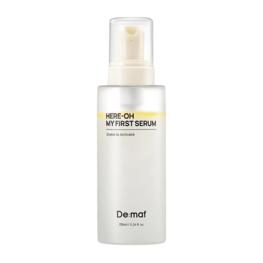 Frilagt produktbilde av De:maf Here-Oh My First Serum på lys bakgrunn.
