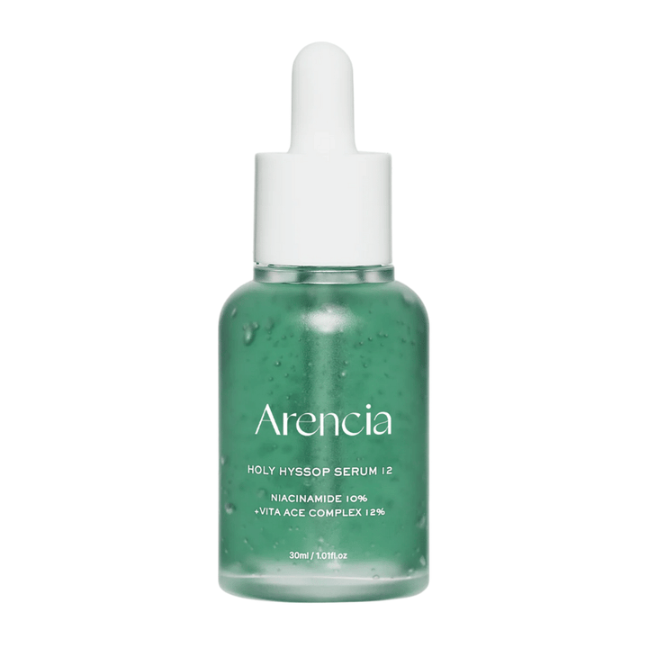 Arencia Holy Hyssop Serum 12 i grønn glassflaske med pipette, ansiktsserum med niacinamid 10 % og vitamin ACE-kompleks 12 %.