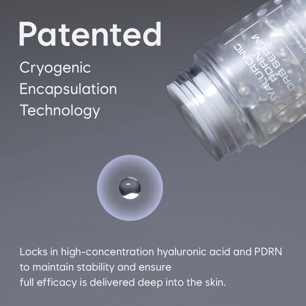 Illustrasjon av HAUA Hyaluronic PDRN Orb Serum og dens patenterte kryogene innkapslingsteknologi. En serumorb vises ved siden av emballasjen for å fremheve teknologien bak ingrediensinnkapslingen.