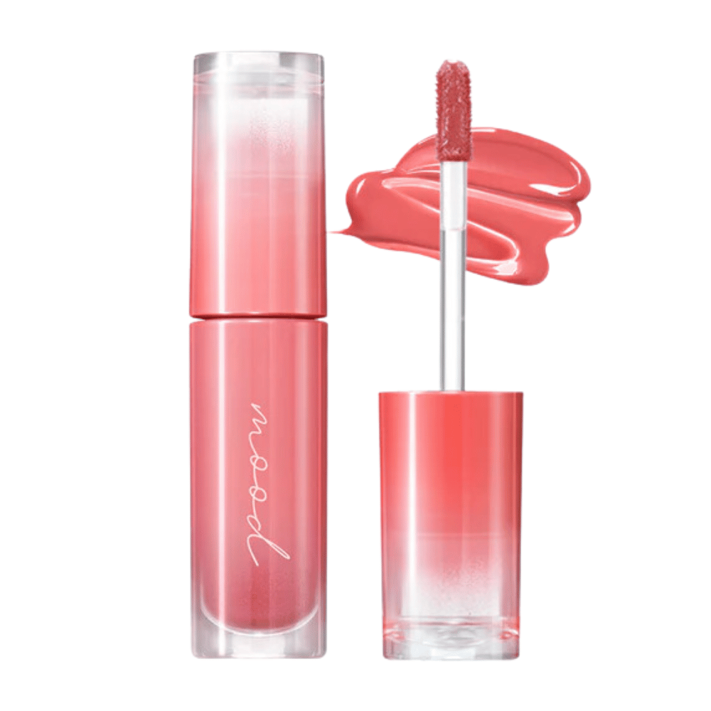 Ink Mood Glowy Tint er en lipgloss med en lett og glansfull formel som gir en naturlig farge og glans til leppene. Perfekt for å skape en frisk og strålende look. Finnes i flere nyanser.