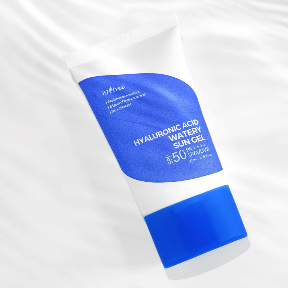 Isntree Hyaluronic Acid Watery Sun Gel SPF50+ PA++++ 50ml – koreansk solkrem med 8 typer hyaluronsyre for intensiv fuktighet og UV-beskyttelse.