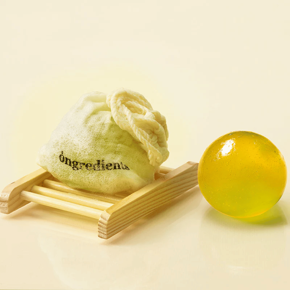 Ongredients Jeju Cica Cleansing Ball – fast rengjøring med tøyveske, skånsom mot huden og laget med plantebaserte ingredienser.