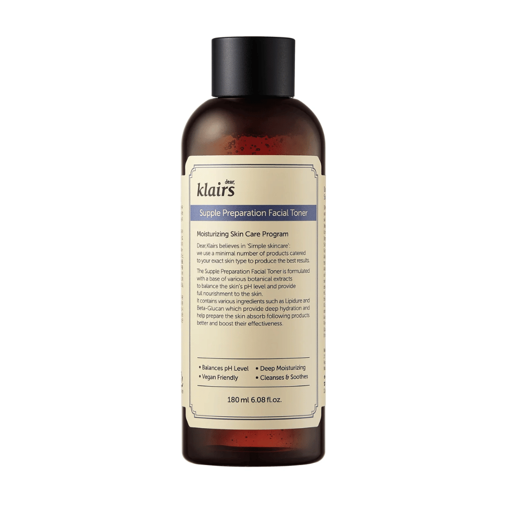 En brun flaske av Klairs Supple Preparation Facial Toner med hvit etikett, detaljert produktinformasjon og fordeler, mot en hvit bakgrunn.