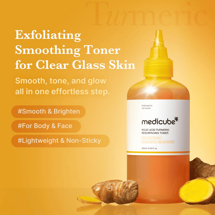 Kampanjebilde for Medicube Kojic Acid Turmeric Resurfacing Toner som fremhever eksfolierende toner for glød, jevn hudtone og lett fuktgivende formel for ansikt og kropp.