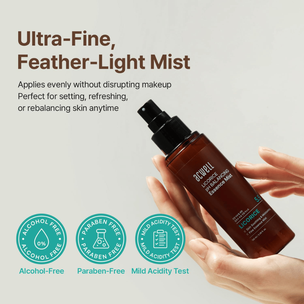 Acwell Licorice pH Balancing Essence Mist holdes i hånden og sprayes som en ultrafin mist. Bildet fremhever alkoholfri og parabenfri formel samt hudvennlig pH som passer sensitiv hud.