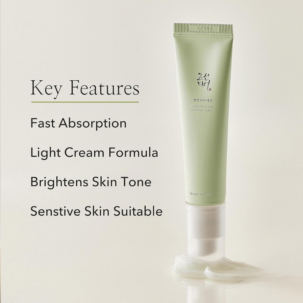 Beauty of Joseon Light On Serum med Centella og vitamin C, vises stående med klemt ut produktkrem ved bunnen. Nøkkelfunksjoner listes opp ved siden av: rask absorpsjon, lett kremformel, hudtoneforbedrende og egnet for sensitiv hud.