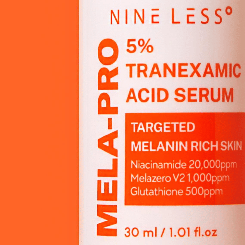 Nærbilde av NINE LESS MELA-PRO 5% Tranexamic Acid Serum med 5% traneksamsyre, niacinamid og glutathione.