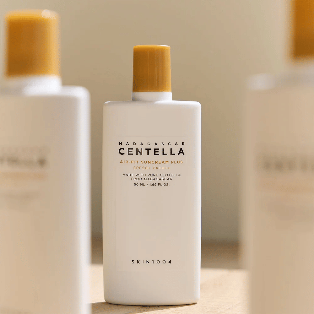 SKIN1004 Madagascar Centella Air-Fit Suncream Plus SPF50+ PA++++ solbeskyttelse med centella asiatica som beskytter huden mot UV-stråler og beroliger sensitiv hud