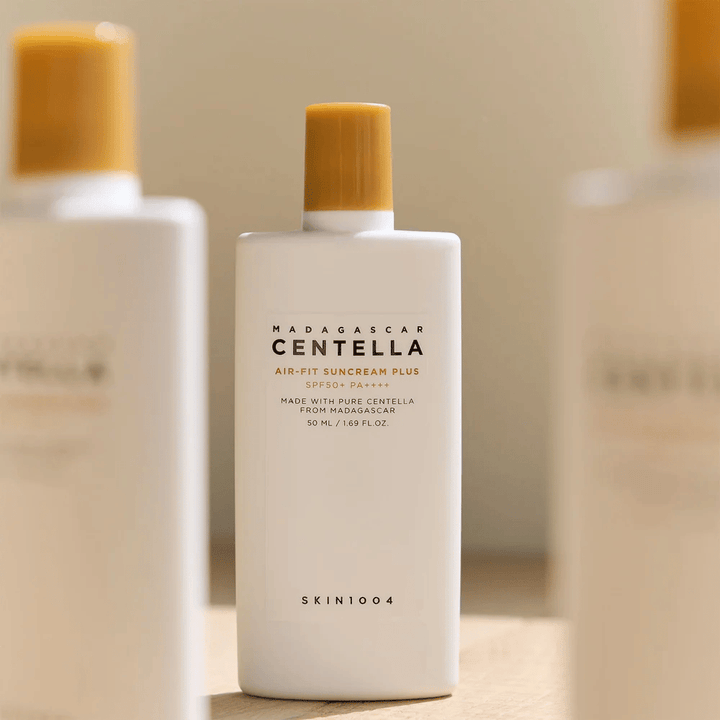SKIN1004 Madagascar Centella Air-Fit Suncream Plus SPF50+ PA++++ solbeskyttelse med centella asiatica som beskytter huden mot UV-stråler og beroliger sensitiv hud