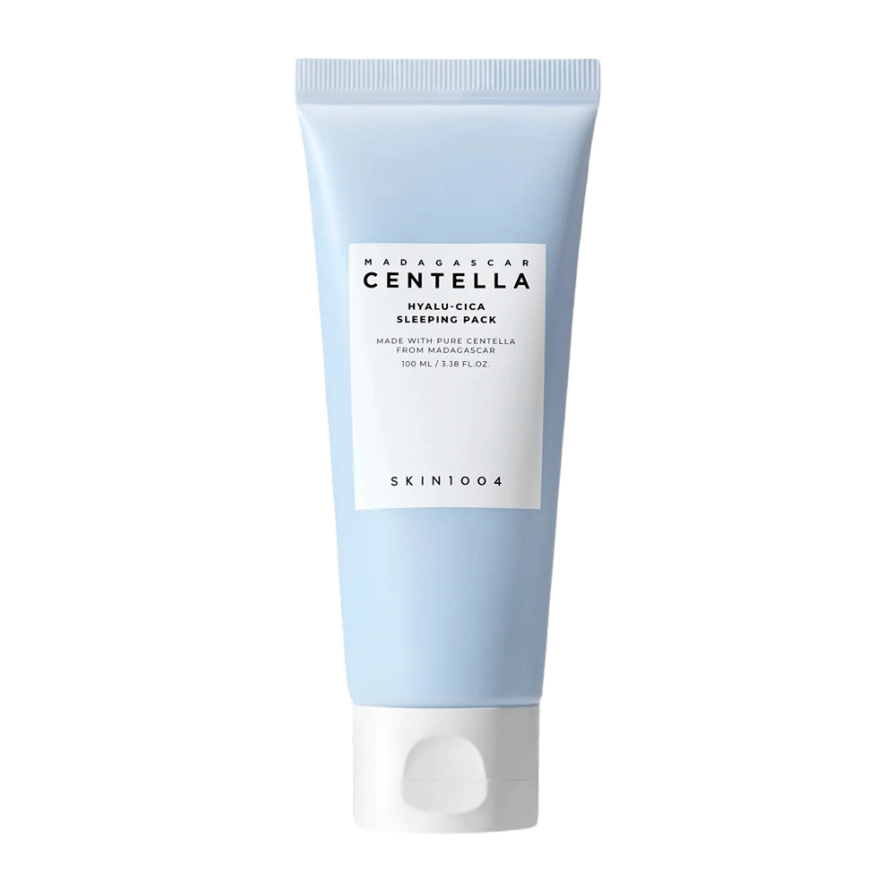 Bildet viser "Madagascar Centella Hyalu-Cica Sleeping Pack" i en 100 ml tube fra SKIN1004, et hudpleieprodukt for bruk over natten.