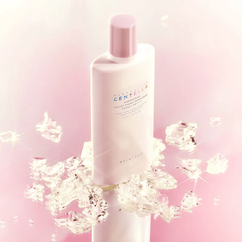 SKIN1004 Madagascar Centella Poremizing Velvet Finish Sunscreen SPF 50+ PA++++ med lett formel som absorberes smidig og gir langvarig beskyttelse med en myk, fløyelsmyk følelse.