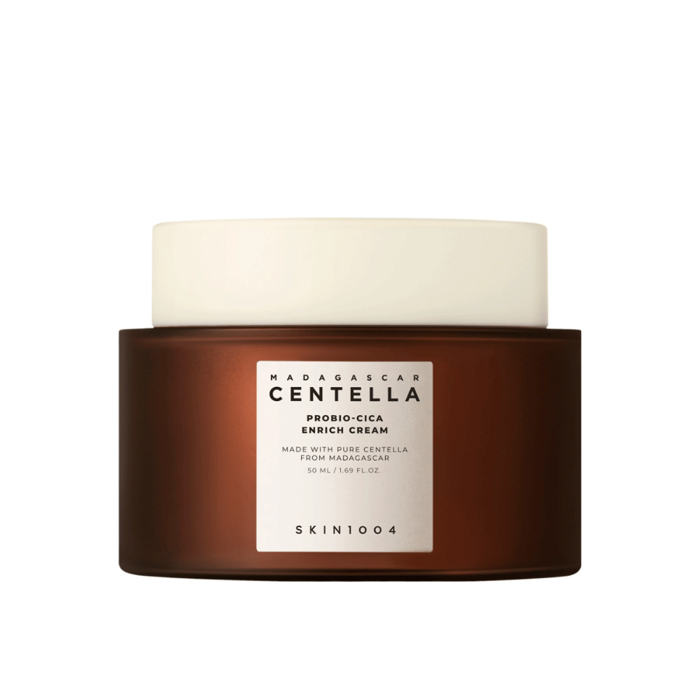 En brun krukke med Madagascar Centella Probio-Cica Enrich Cream mot en nøytral bakgrunn.