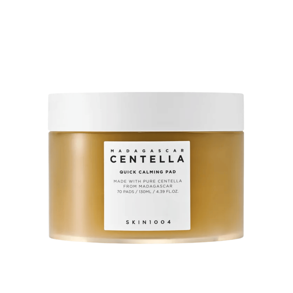 SKIN1004 Madagascar Centella Quick Calming Pad – brun plastboks med hvitt lokk og hvit etikett, inneholder 70 pads (130 ml).