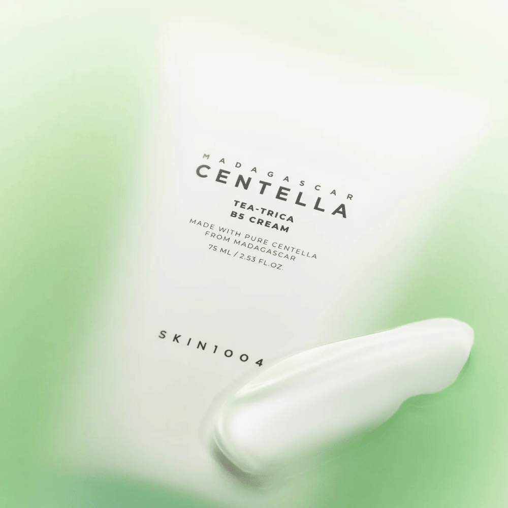 SKIN1004 Tea-Trica B5 Cream med lett formula som balanserer talgproduksjonen og passer for fet og akneutsatt hud