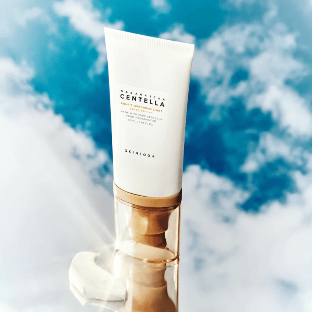 SKIN1004 Madagascar Centella Air-Fit Suncream Light SPF30 PA++++ – lett solkrem med centella asiatica som beskytter huden mot UV-stråling og gir fuktighet uten å føles tung.
