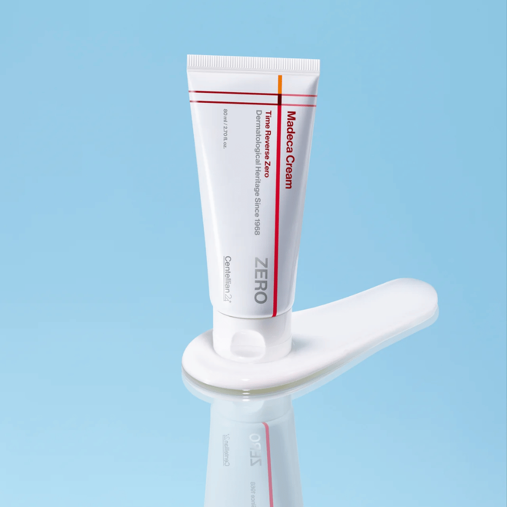 MADECA Cream Time Reverse Zero påført kremtekstur – myk og lett ansiktskrem som absorberes raskt og passer for sensitiv og stresset hud.