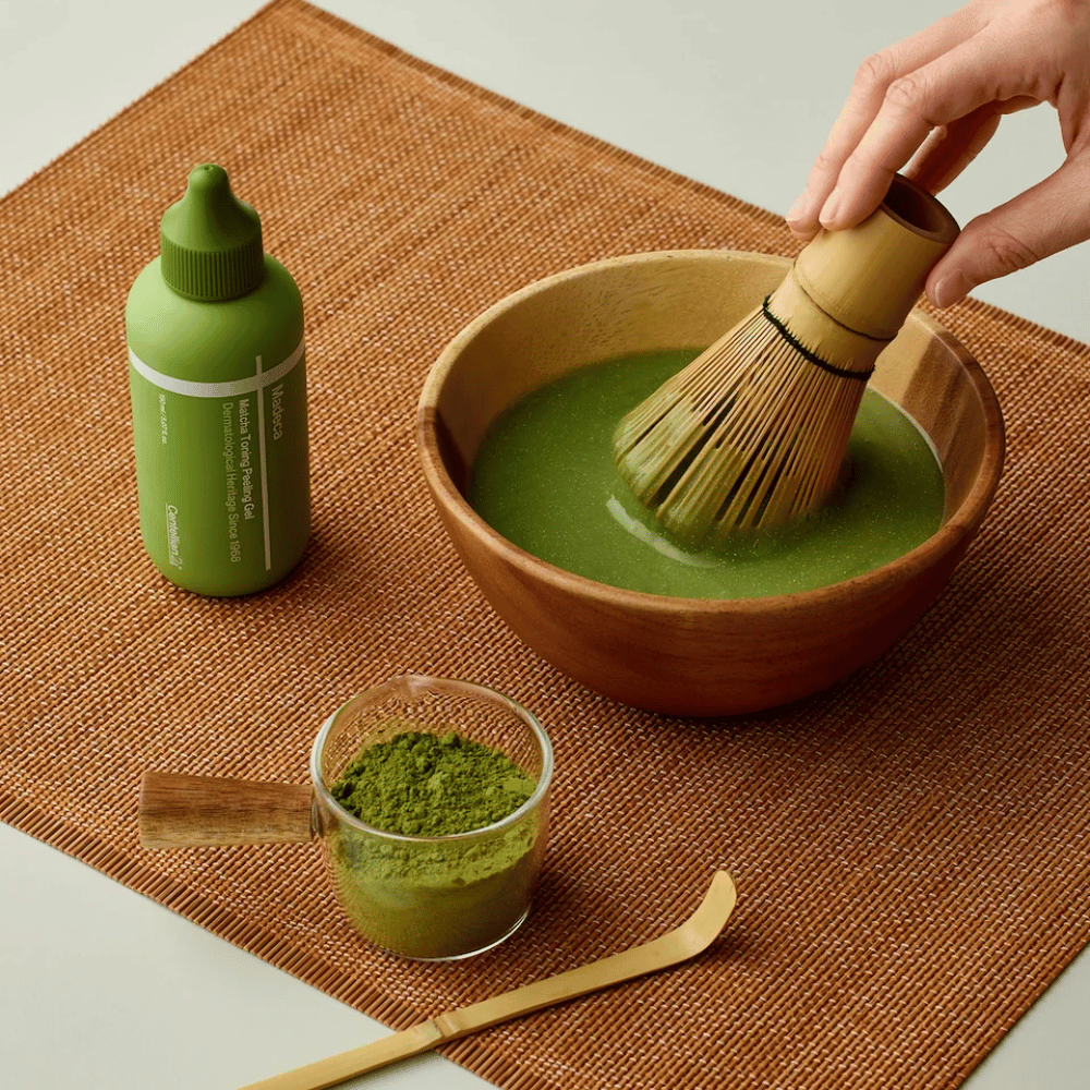 Centellian24 Madeca Matcha Toning Peeling Gel ingrediensbilde – peeling gel inspirert av matcha som hjelper til med å rense huden, fjerne døde hudceller og forbedre hudens glød.