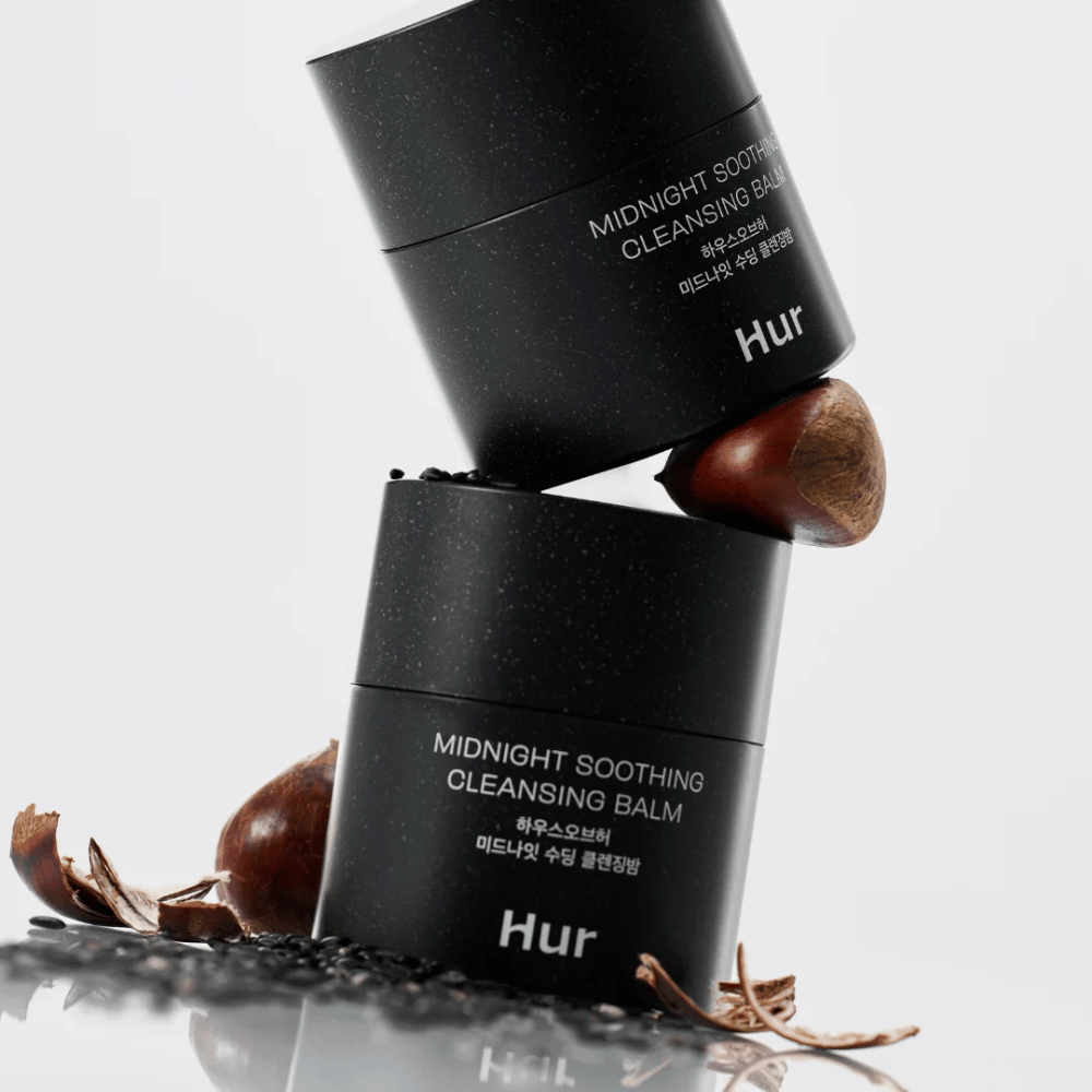 To krukker Hvordan Midnight Soothing Cleansing Balm stablet med naturlige ingredienser. Nærende rensebalm for daglig rensing av sensitiv hud.