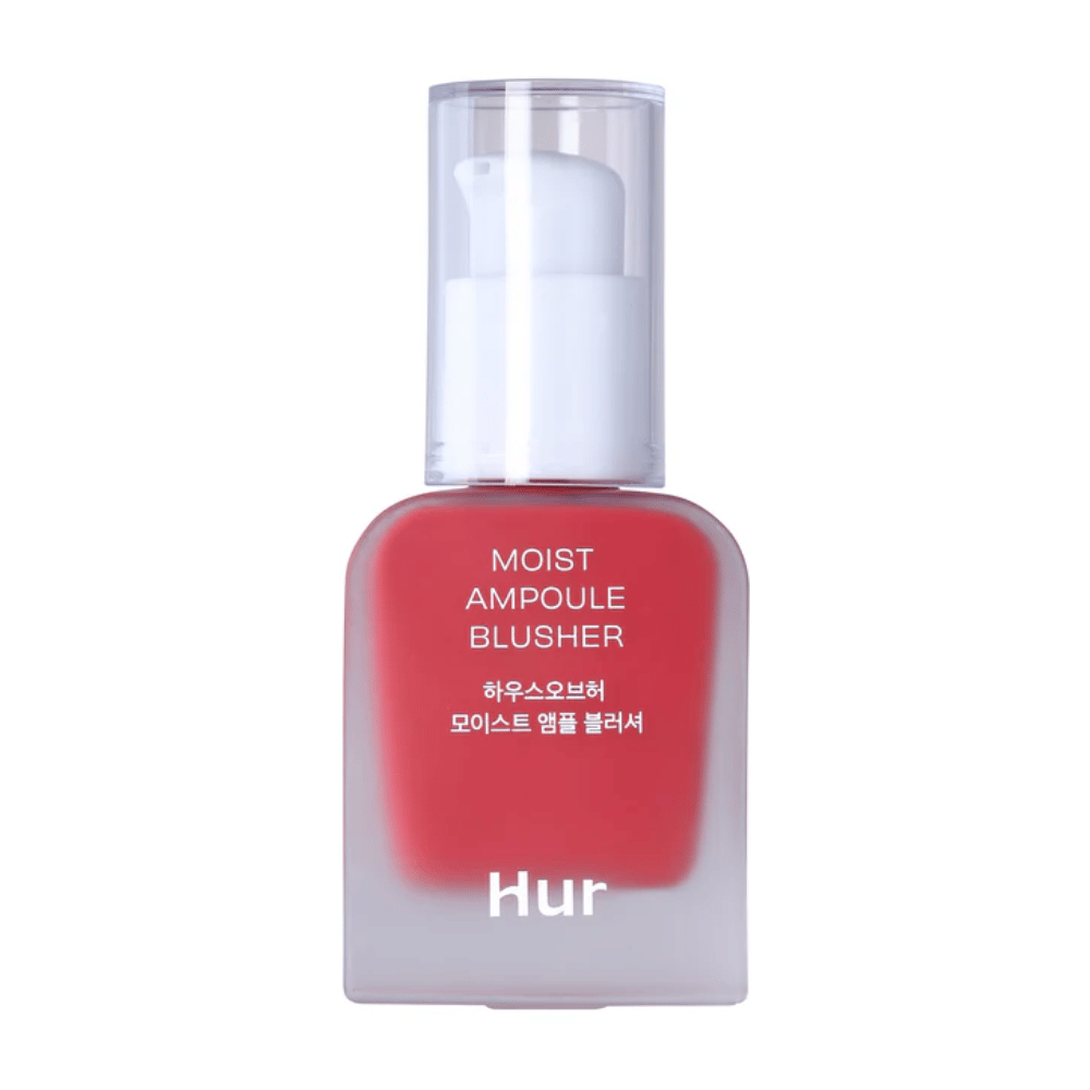 House of Hur Moist Ampoule Blusher i nyansen #02 Deep Plum gir en dyp plommefarget tone til kinnene dine. Denne fuktighetsgivende rougen tilbyr langvarig fuktighet og en naturlig, frisk glød hele dagen.