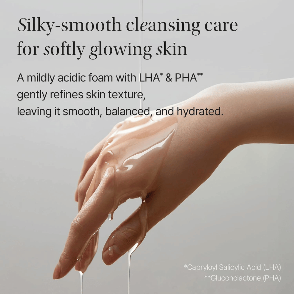 Objet by KUNDAL Moist Gleam Body Wash med LHA og PHA som eksfolierer skånsomt og hjelper huden med å føles myk og fuktet.