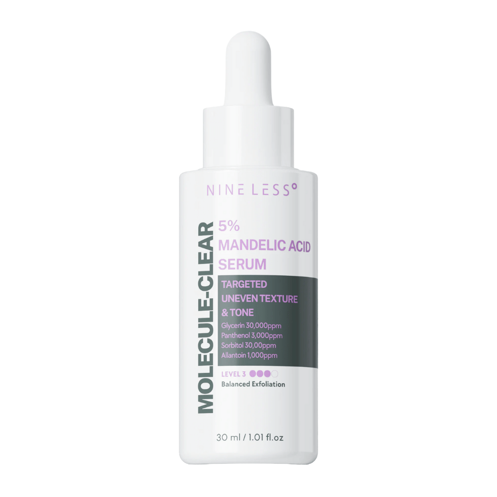 Nine Less Molecule-Clear 5% Mandelic Acid Serum i hvit flaske med pipette, formulert for sensitiv hud og balansert eksfoliering av ujevn hudtone og tekstur.