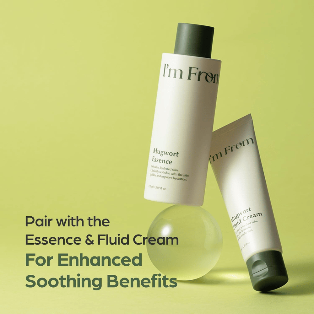 I'm From Mugwort Essence sammen med Mugwort Fluid Cream for en beroligende hudpleierutine som gir fukt og styrker sensitiv hud.