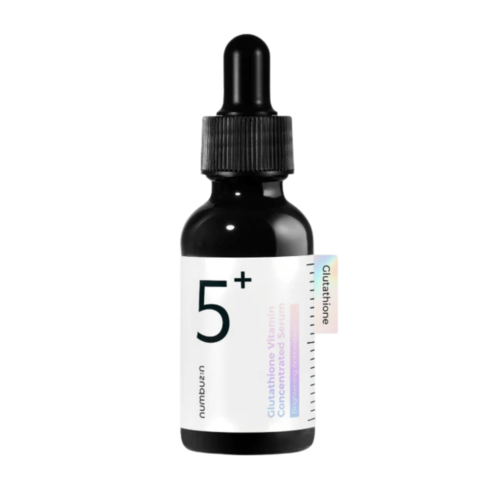Produktbilde på Numbuzin No.5+ Glutathione Vitamin Concentrated Serum i svart glassflaske med pipette. For pigmentutjevnende resultat.