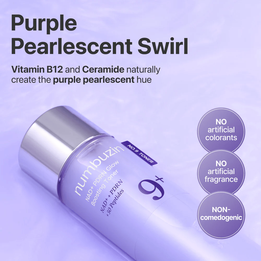 Nærbilde av Numbuzin No.9 Toner med tekst om ”Purple Pearlescent Swirl”. Inneholder vitamin B12 og ceramid, uten kunstige fargestoffer eller dufter.