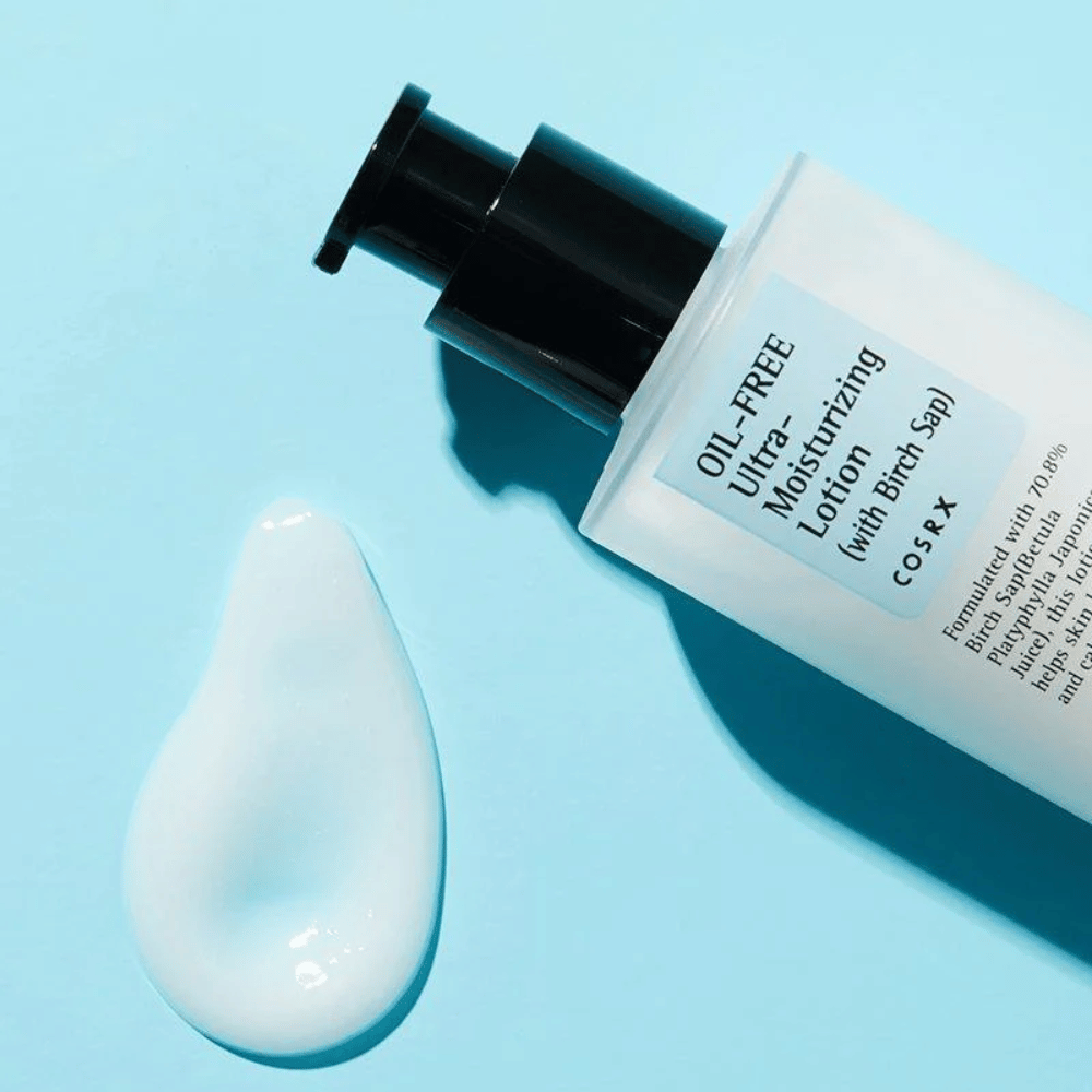COSRX Oil-Free Ultra-Moisturizing Lotion med bjørkesaft kremet lett konsistens som absorberes raskt uten å føles fet
