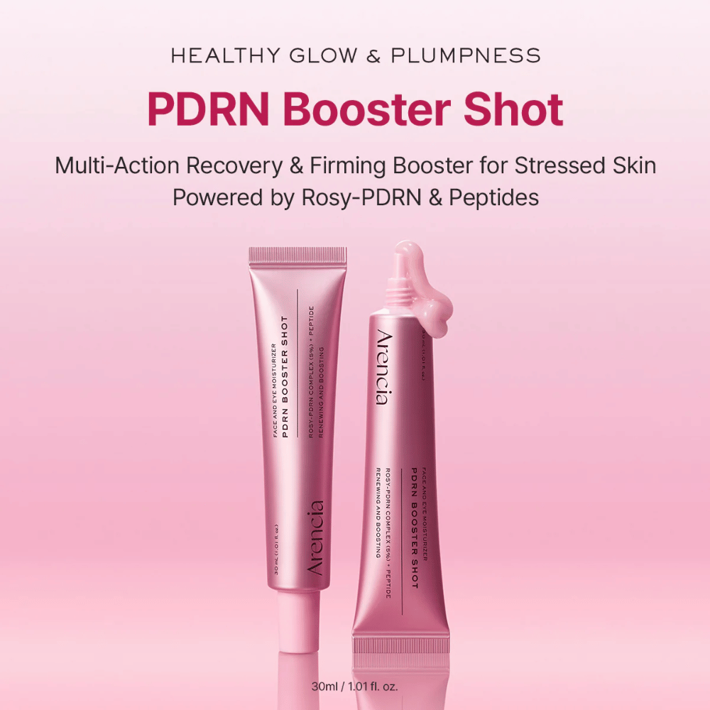 Produktbilde av Arencia PDRN Booster Shot i rosa tubedesign sammen med åpen applikator. Fokus ligger på glow, fyldigere hud og gjenoppbyggende hudpleie med PDRN og peptider.