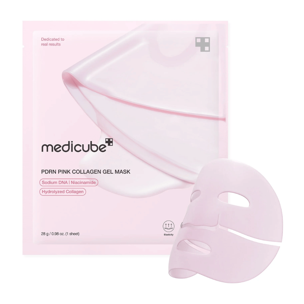 En lys rosa pakke av medicube PDRN Pink Collagen Gel Mask med en gjennomsiktig gelmaske ved siden av. Inneholder ingredienser som Sodium DNA, Niacinamide og Hydrolyzed Collagen for elastisitet og fuktighet.
