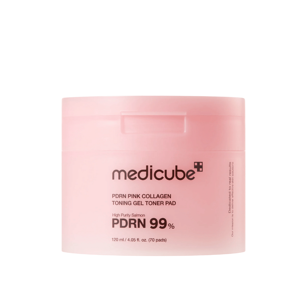 Medicube PDRN Pink Collagen Toning Gel Toner Pad i rosa boks med tekst som viser 99 % PDRN-innhold og 120 ml, designet for å forbedre hudens fasthet og glød.