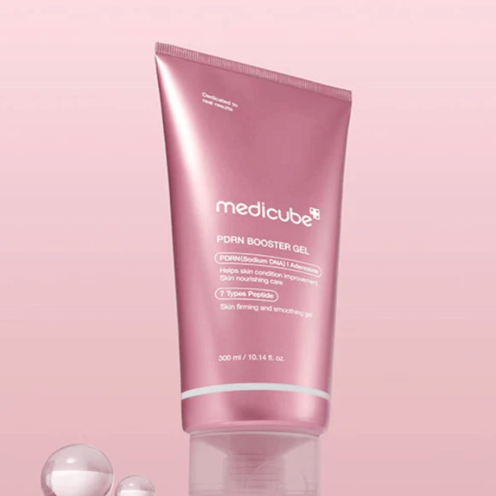 Med Medicube PDRN Booster Gel får huden din en intensiv pleie med syv typer peptider og PDRN (Sodium DNA). Gelen forbedrer hudens tilstand, gir næring og fremmer fasthet for en jevnere og smidigere hud. Perfekt for en luksuriøs hudpleierutine.