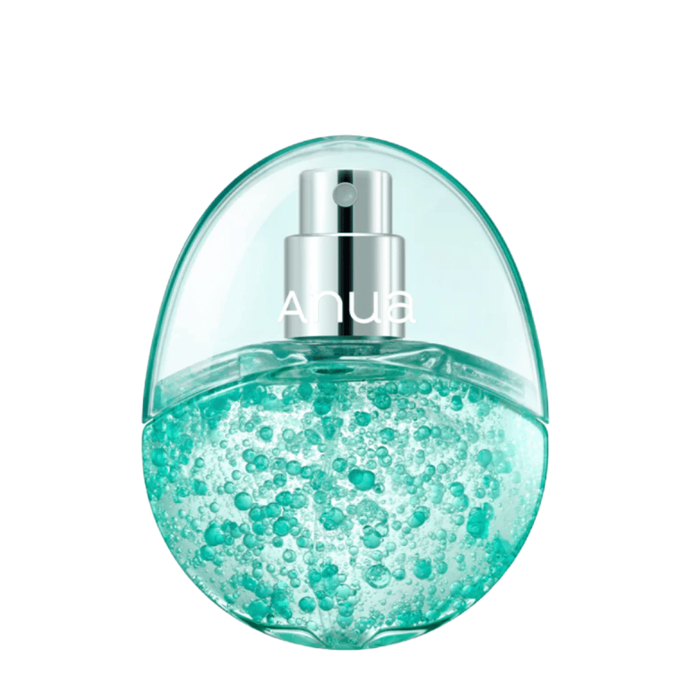 Frilagt produktbilde av Anua PDRN Hyaluronic Acid Hydrating Capsule Mist mot lys bakgrunn. Den eggformede flasken har en transparent øvre del og en nedre del fylt med turkise fuktighetsgivende kapsler som fremhever produktets unike formulering og premiumfølelse.