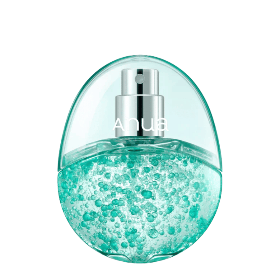 Frilagt produktbilde av Anua PDRN Hyaluronic Acid Hydrating Capsule Mist mot lys bakgrunn. Den eggformede flasken har en transparent øvre del og en nedre del fylt med turkise fuktighetsgivende kapsler som fremhever produktets unike formulering og premiumfølelse.