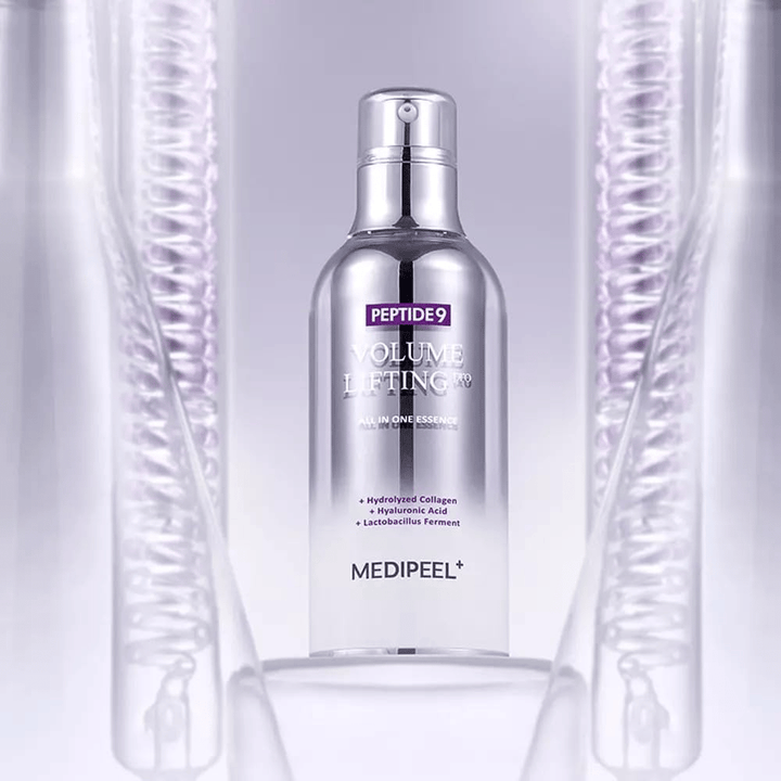 Medi-Peel Peptide 9 Volume Lifting Essence hudpleie – koreansk essens med peptider og kollagen som hjelper til med å redusere fine linjer og styrke hudbarrieren.