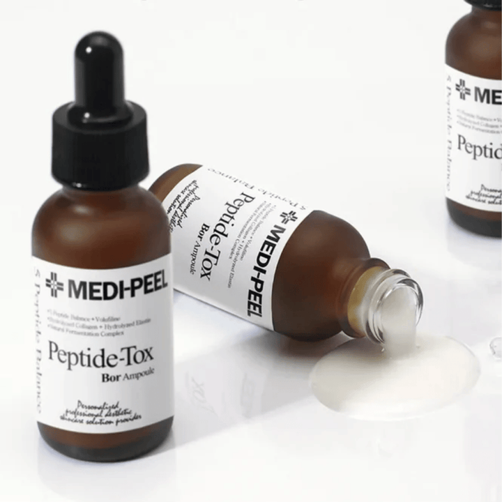MEDI-PEEL Peptide-Tox Bor Ampoule med synlig serumtekstur – anti-aldringsserum med peptidkompleks som gir økt elastisitet, plumpet hud og jevnere hudstruktur.