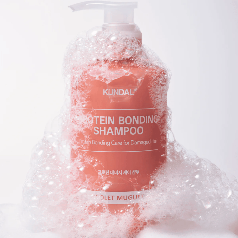 KUNDAL Protein Bonding Shampoo Violet Muguet dekket av rikelig skum, reparerende sjampo for skadet hår.