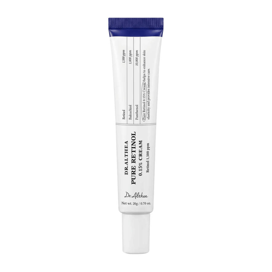Frilagt produktbilde av Dr. Althea Pure Retinol 0.15% Cream mot hvit bakgrunn. Den minimalistiske tubedesignen fremhever produktets rene og kliniske uttrykk samtidig som konsentrasjonen av retinol tydelig kommuniseres på emballasjen.
