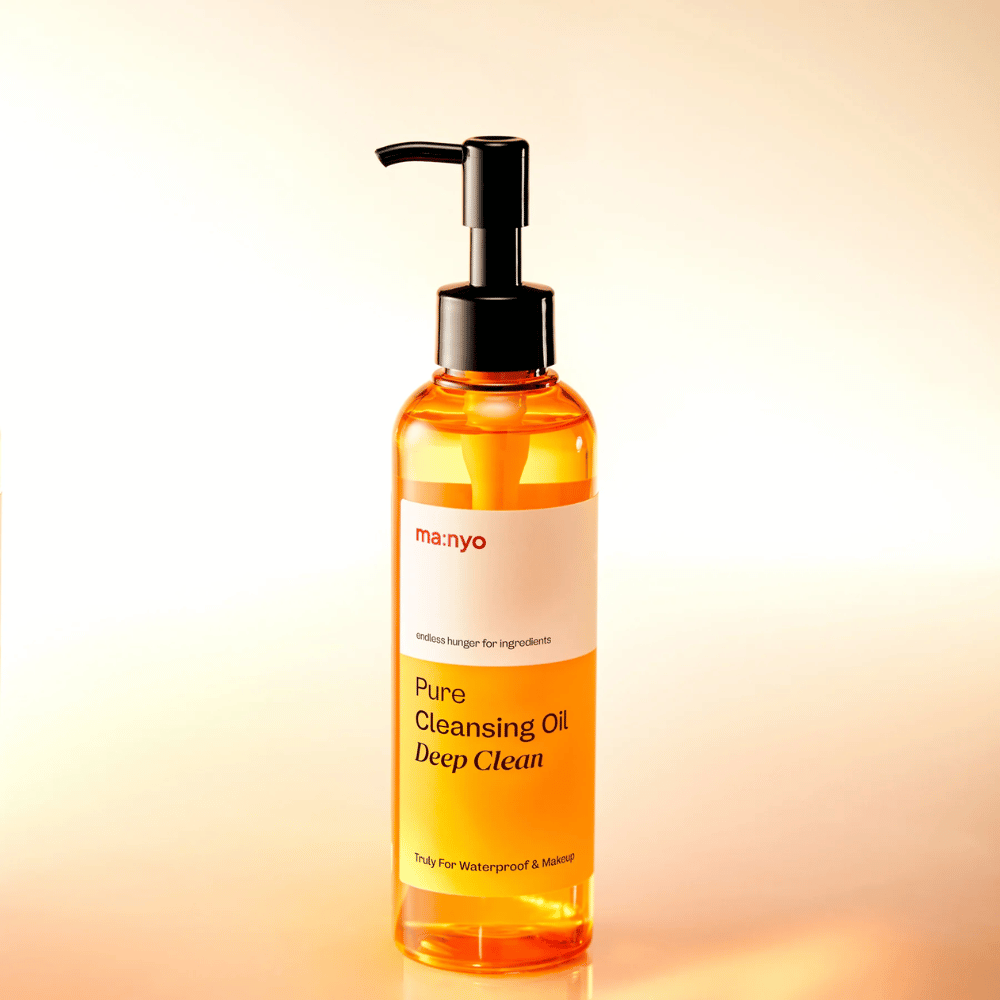 ma:nyo Pure Cleansing Oil Deep Clean med gyllen oljetekstur – oljerens som emulgerer lett og etterlater huden ren og myk