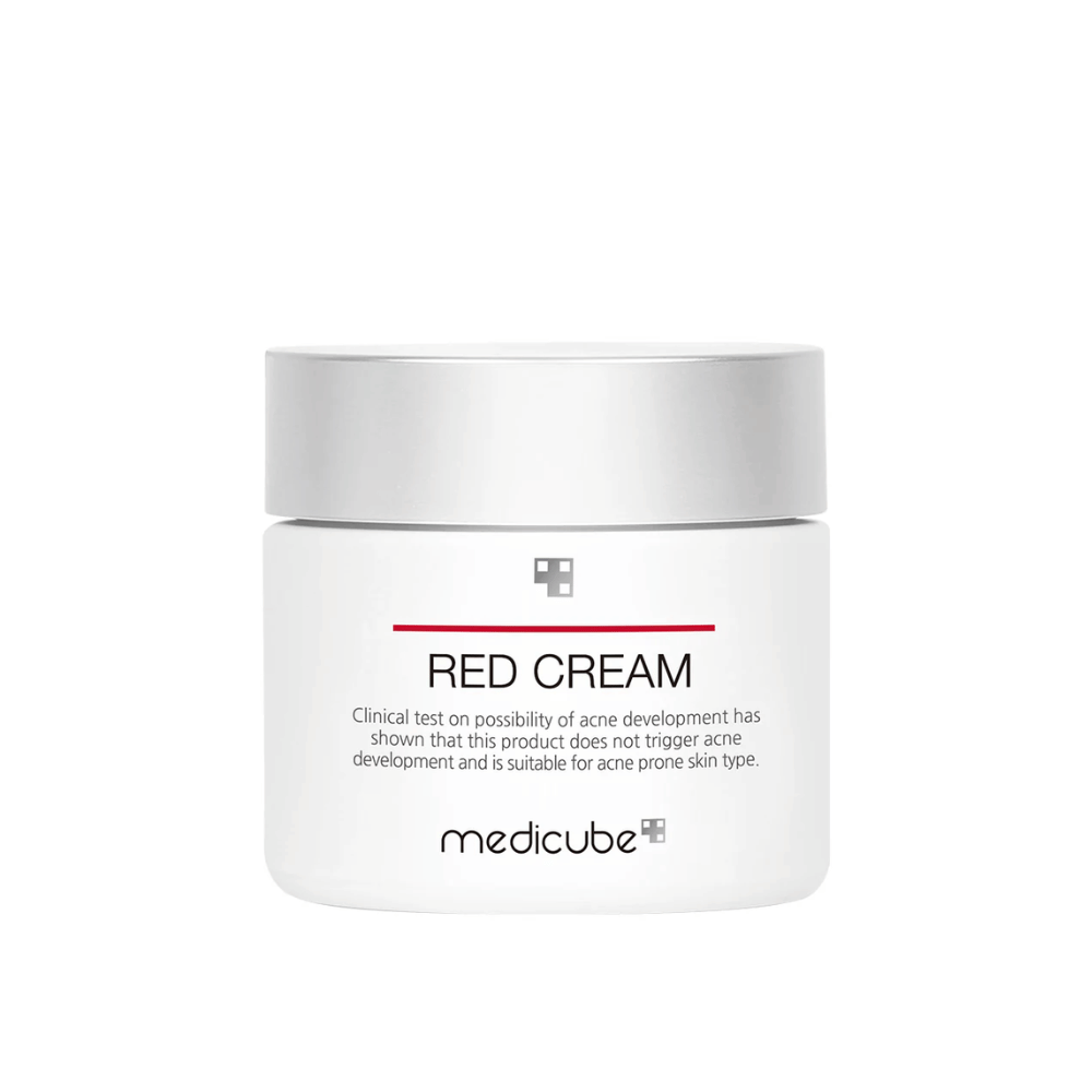 medicube Red Cream 50ml i hvit boks med sølvfarget lokk – utviklet for akneutsatt hud og testet for å ikke forårsake nye utbrudd.