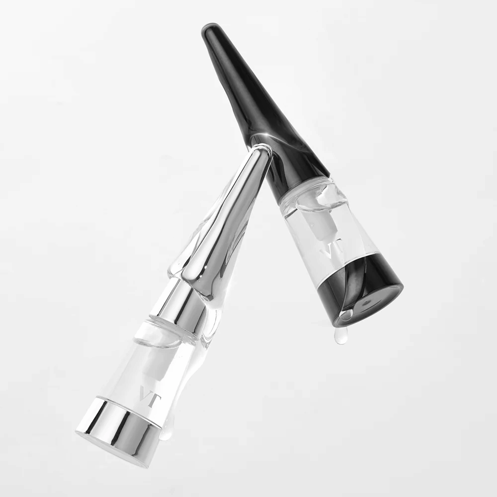 VT Cosmetics Reedle Shot Lip Plumper Beginner i transparent emballasje med sølvdetaljer, vist i vinkel for å fremheve design og formel.