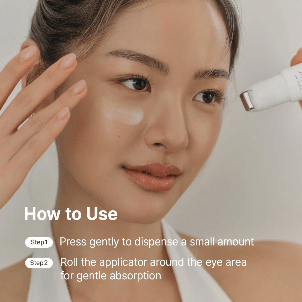 Dr. Althea Retinol Flat Iron Eye Roller påføres under øynene med avkjølende rulle for å redusere mørke ringer, fine linjer og hevelse.