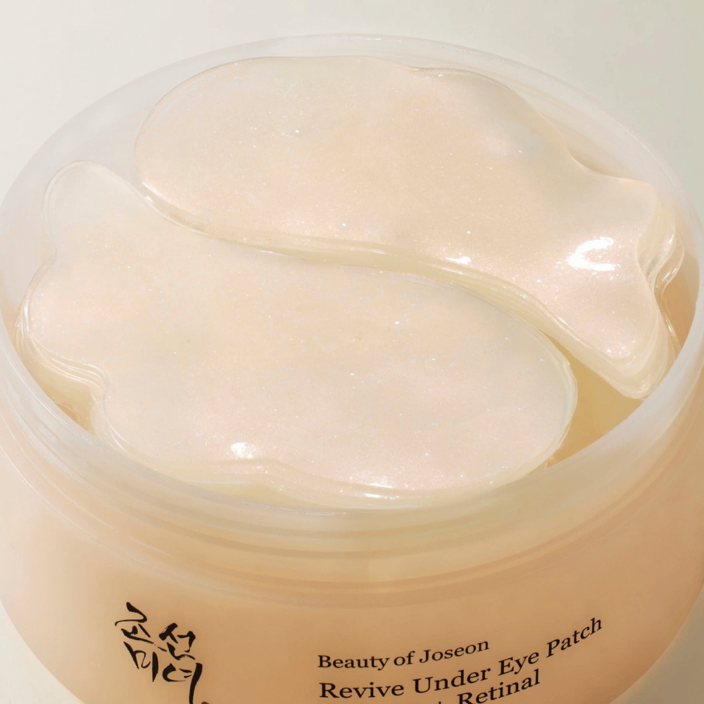 Oversiktsbilde av Beauty of Joseon Revive Under Eye Patch i krukke med flere gel-lapper, koreansk øyepleie for tørrhet, fine linjer og trett hud rundt øynene.