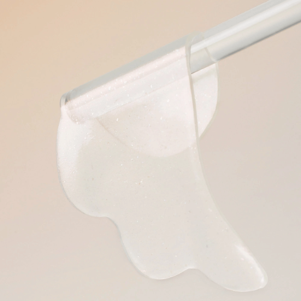 Nærbilde av Beauty of Joseon under eye patch med gelkonsistens som gir intensiv fuktighet og pleie til huden under øynene.