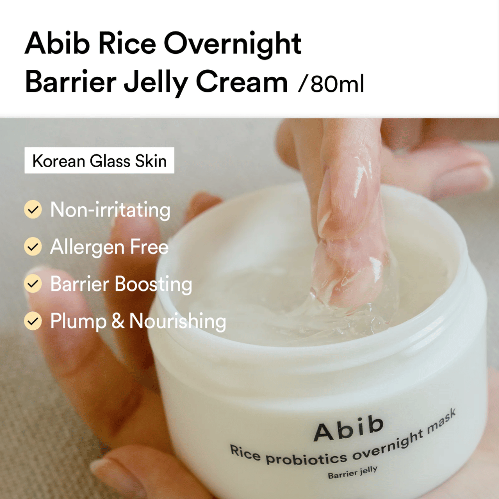 En hånd dypper en finger i Abib Rice Probiotics Overnight Mask – en geleaktig krem som markedsføres som ikke-irriterende, allergenfri, styrkende for hudbarrieren og dypt nærende.
