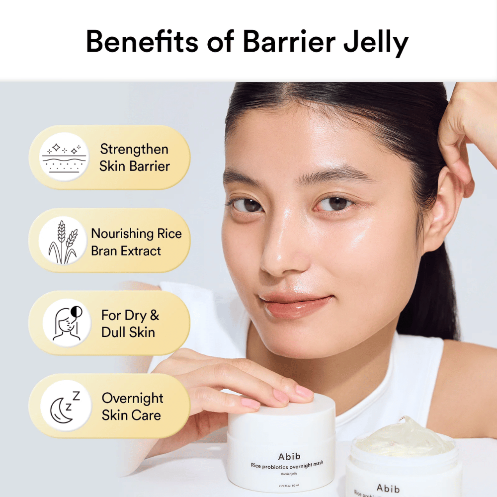 Kvinne med glødende hud poserer ved siden av Abib Rice Probiotics Overnight Mask. Tekst viser produktets Fordeler: styrker hudbarrieren, nærende risekstrakt, for tørr/glansløs hud, og nattpleie.