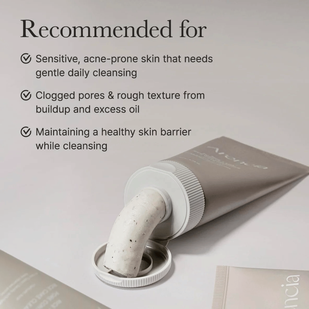 Arencia Rice + LHA Pore Control Rice Cake Cleanser i tube med produkt presset ut, viser kremet konsistens tilpasset for sensitiv og akneutsatt hud.