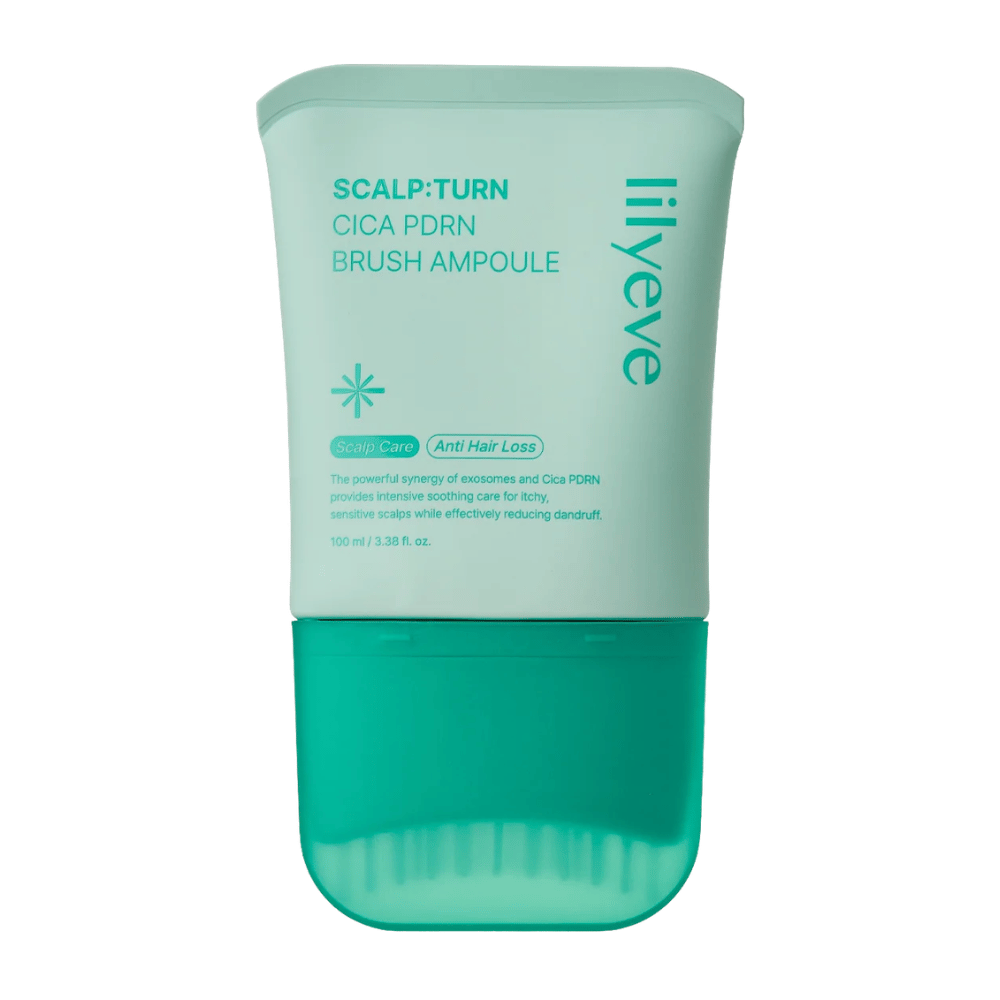 Frilagt produktbilde av LILYEVE Scalp:Turn Cica PDRN Brush Ampoule mot hvit bakgrunn. Designet viser den turkise emballasjen med innebygd børsteapplikator for enkel påføring direkte i hodebunnen.